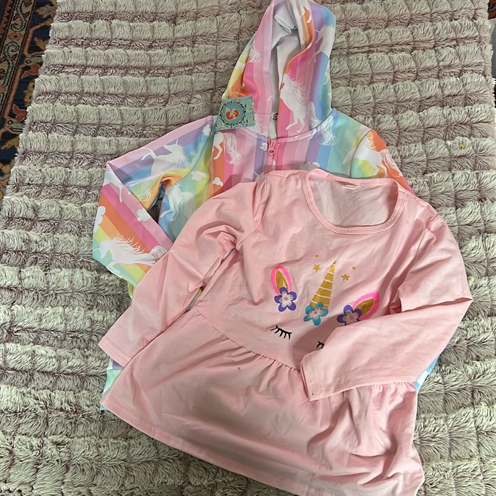 2 items Hoodie & Long sleeve top size 130 ( 6-7 )